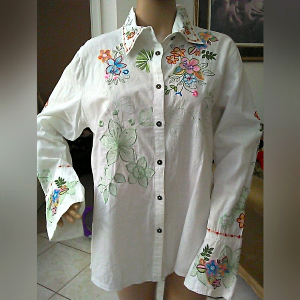 VINTAGE Entity White Button-Up Shirt FAB. EMBROIDERY BELL SLVS. SZ. LG GORGEOUS